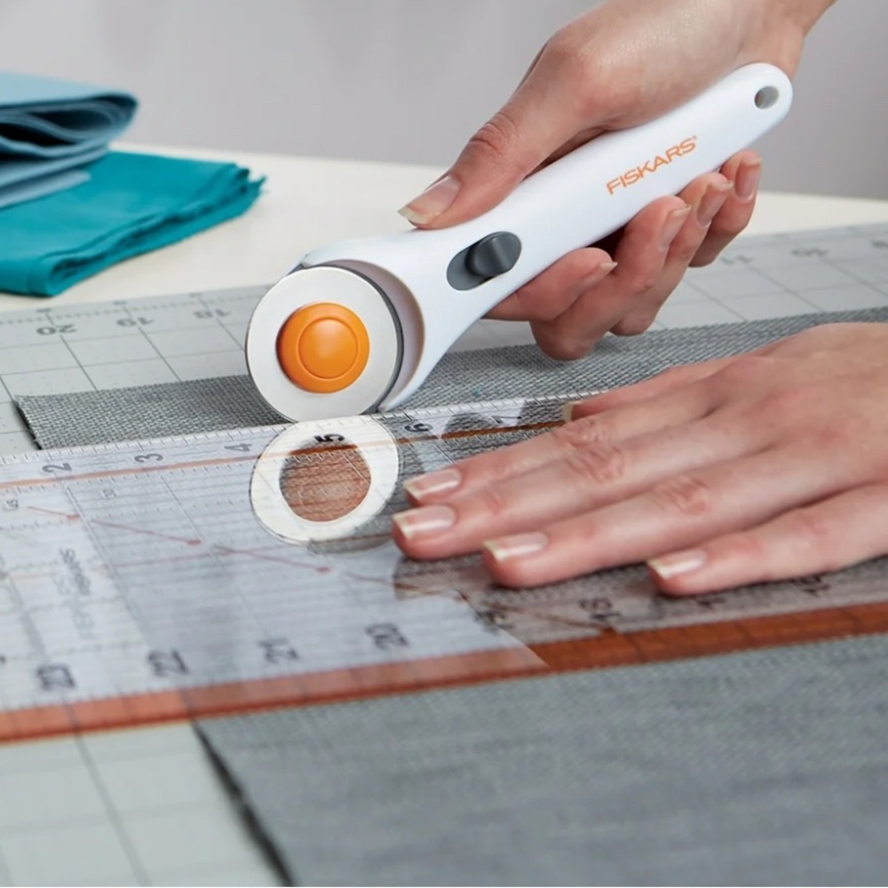 Fiskars Rotary Cutter - Picture 2 of 9